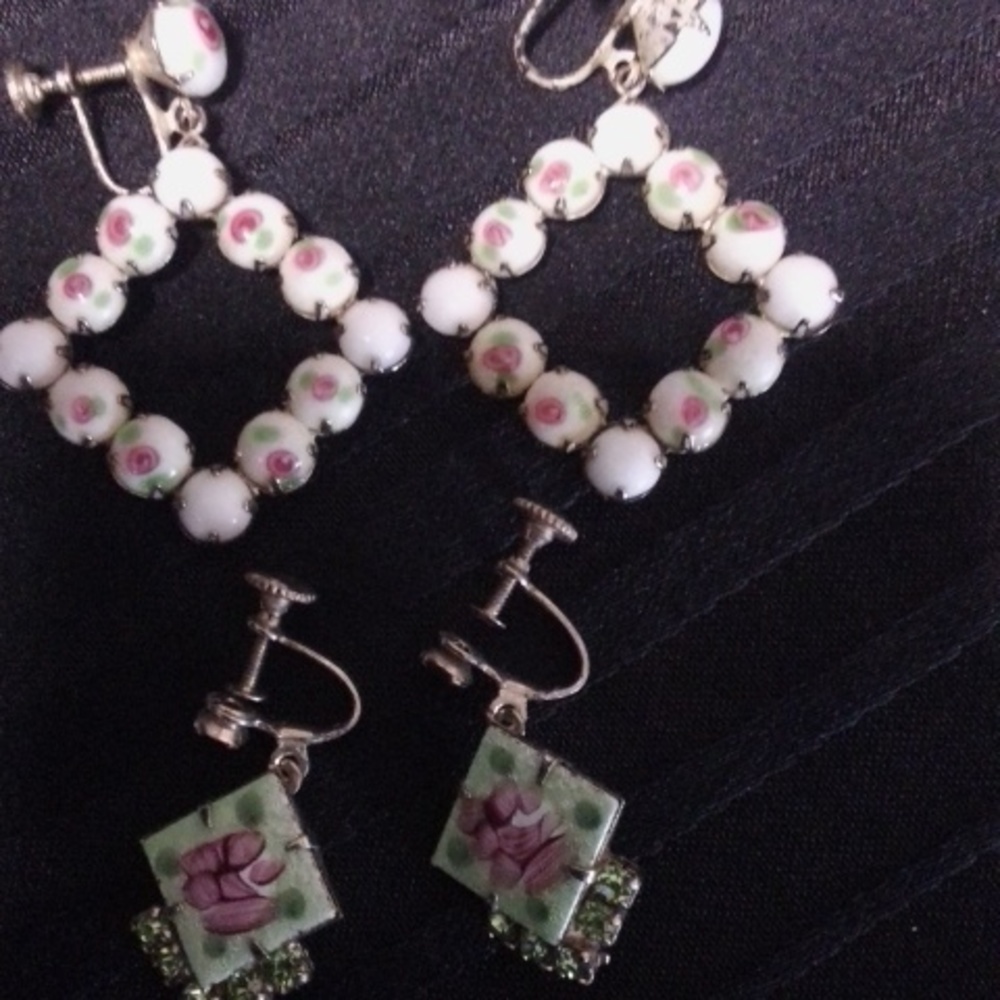 Lot of 2 pair costume jewelry , vintage earrings